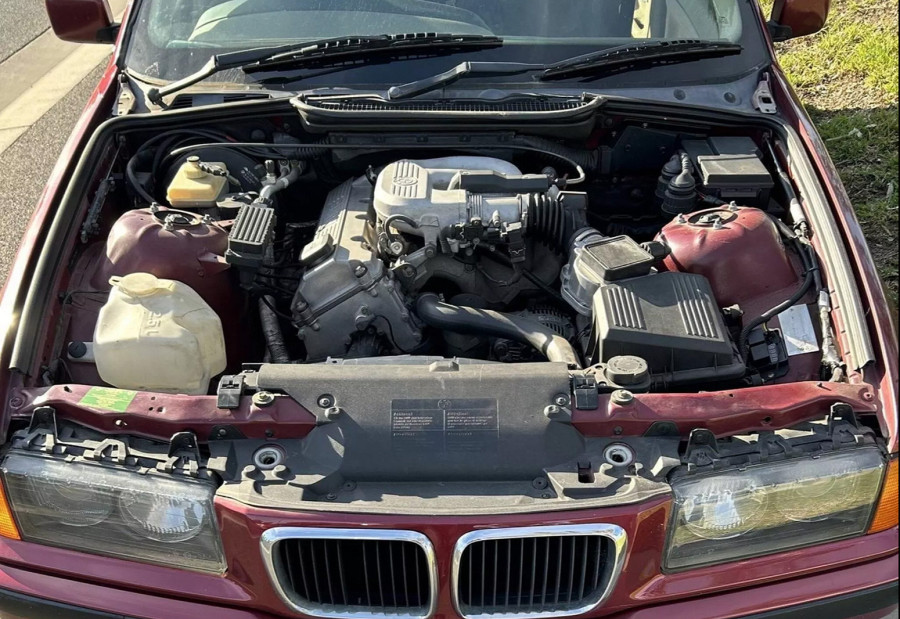 Zaustavili BMW bez haube, a kad su pogledali unutra – nisu mogli da veruju šta vide FOTO