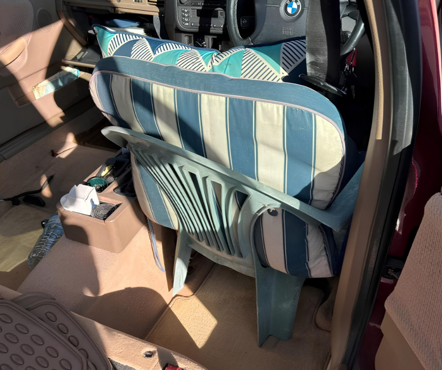 Zaustavili BMW bez haube, a kad su pogledali unutra – nisu mogli da veruju šta vide FOTO