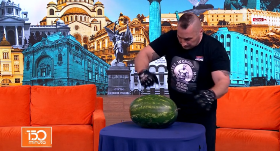 Srpski Hulk napravio pometnju u studiju: Šipka, flaše pa pesnica VIDEO