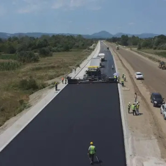 Kao avionska pista: Ovako izgleda najmoderniji auto-put u Srbiji FOTO