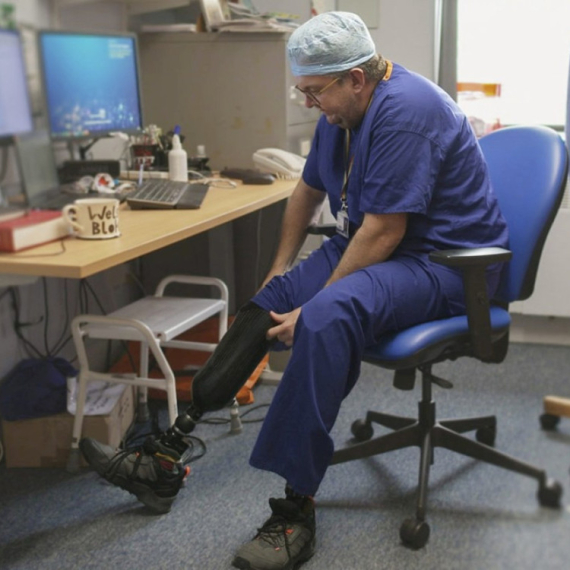 Hirurg sam sebi amputirao noge zbog odštete od 570.000 evra