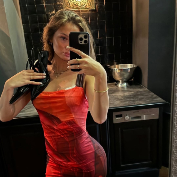 Nova najzgodnija fudbalerka ruši mreže: Njene fotke pomutile um muškarcima FOTO