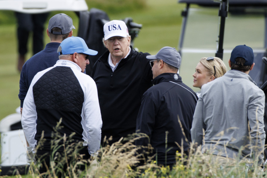 Tramp igra golf, a za to vreme protest; Na stotine okupljenih širom Škotske FOTO/VIDEO