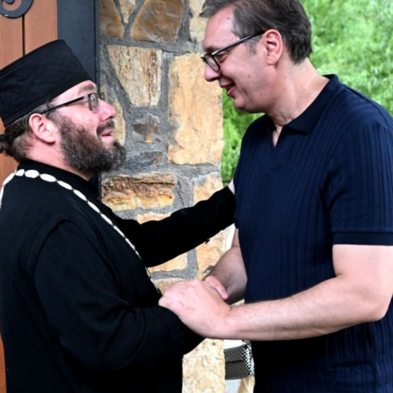 Vučić u manastiru Tumane: Na stotine ljudi dolaze ovde; Kad se izgradi saobraćajnica, biće lakše FOTO/VIDEO