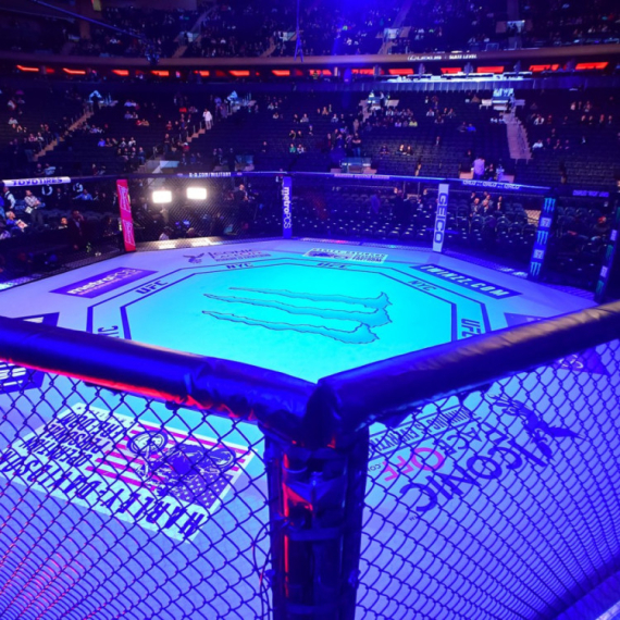 Jeziva povreda – prekinut UFC meč FOTO/VIDEO