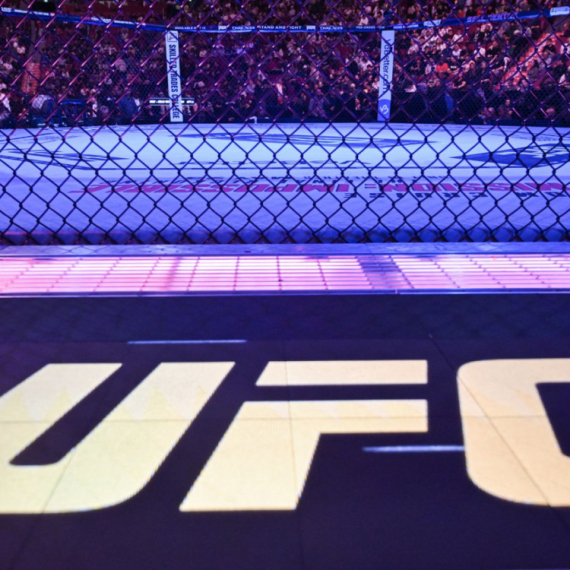 Šest puta u nokdaunu, hematom ispod oka – poznato stanje povređenog borca FOTO