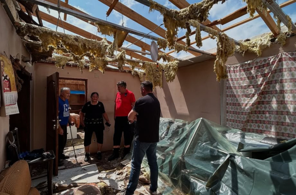 Ovako nešto se ne pamti; Grad razbijao krovove, sela bez struje FOTO/VIDEO