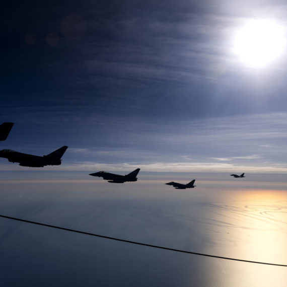 Poljska hitno digla borbene avione: Odjekuju eksplozije, ljudi u skrovištima FOTO