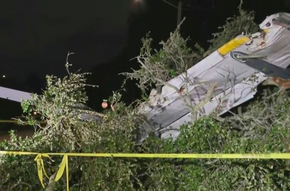 Srušio se avion; Tela plutaju VIDEO