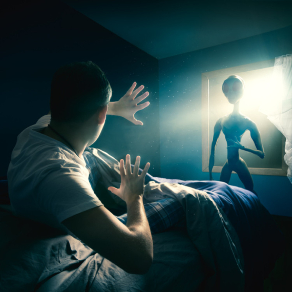 "Ako vanzemaljci dođu, morali bismo da se pokorimo"