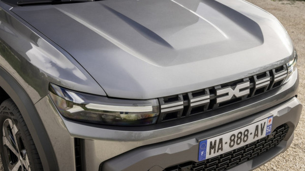 Škoda Octavia dobija rivala: Dacia sprema novi karavan FOTO