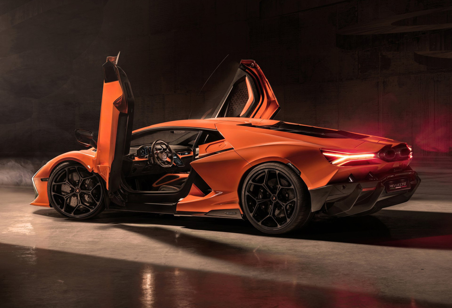 Nisu ih napravili samo zbog izgleda: Zašto Lamborghini ima čuvena makazasta vrata