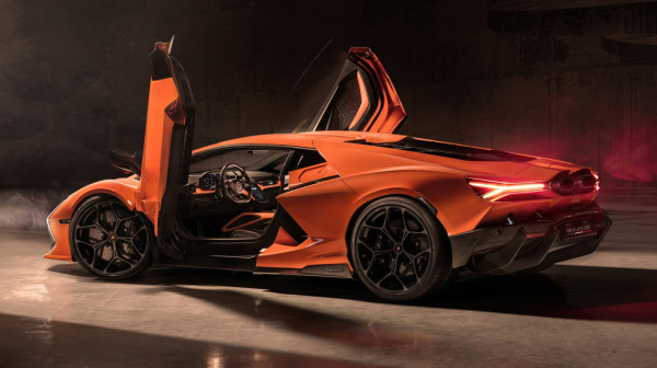 Nisu ih napravili samo zbog izgleda: Zašto Lamborghini ima čuvena "makazasta" vrata