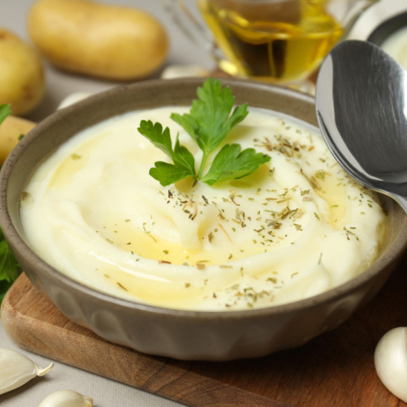 Pire krompir kao u restoranu: Svi prave istu grešku, a u ovome je trik za savršen ukus