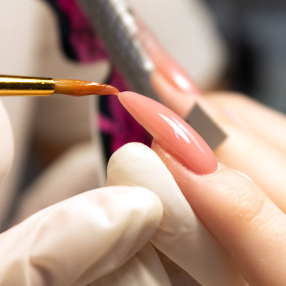 Da li je savršenim noktima odzvonilo? Burne reakcije žena zbog zabrane gel lakova