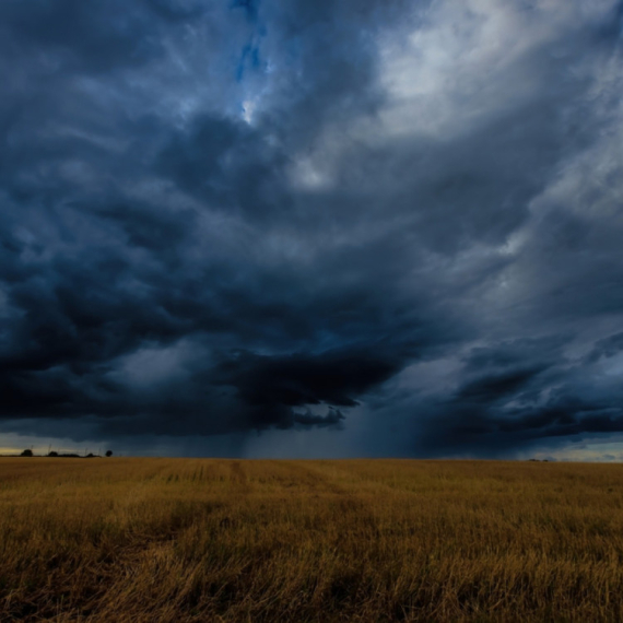 Snažan ciklon jurca ka Srbiji – spremite se za haos