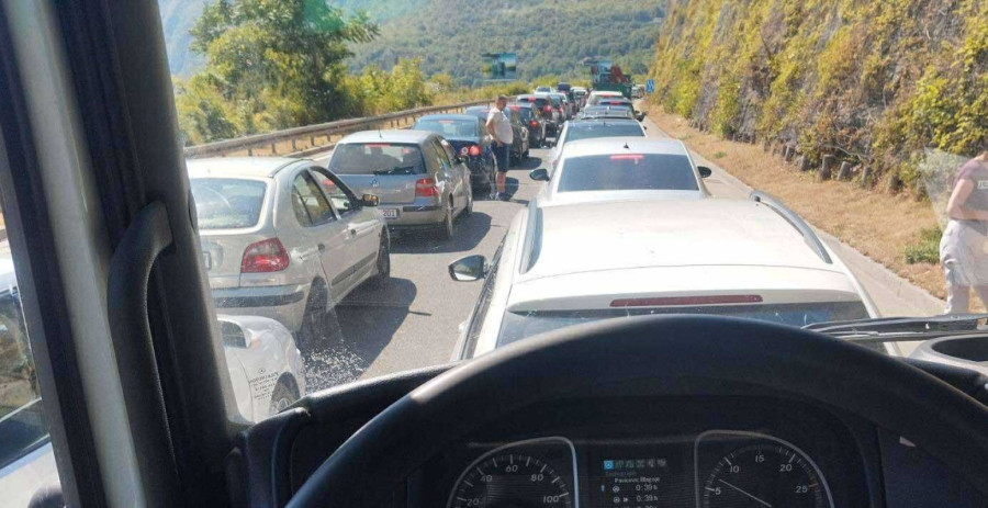 Ovo je najjeftinije mesto u Crnoj Gori: Komplet ležaljki 12, parče pice i kafa samo dva evra