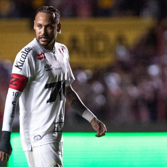 Nejmar u klinču sa navijačima, Francuzi ga čekaju VIDEO