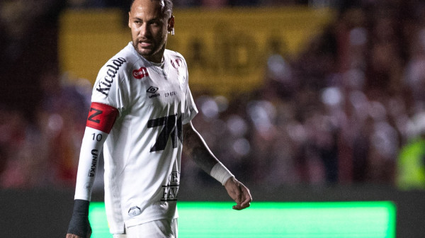 Nejmar u klinču sa navijačima, Francuzi ga čekaju VIDEO