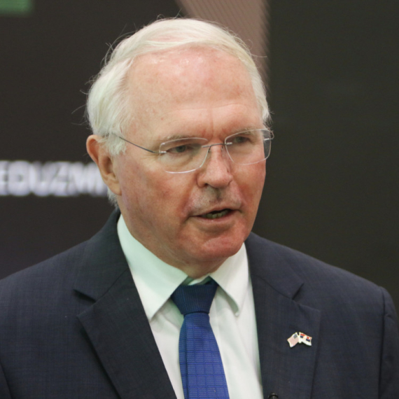 Hil razgovarao sa studentima FOTO