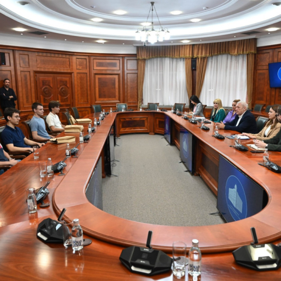 Ministar akademik Bela Balint ispratio srpsku reprezentaciju na Olimpijadu iz veštačke inteligencije u Kini