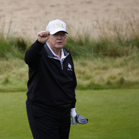 Tramp bez šminke: Viralna fotografija izazvala lavinu reakcija FOTO