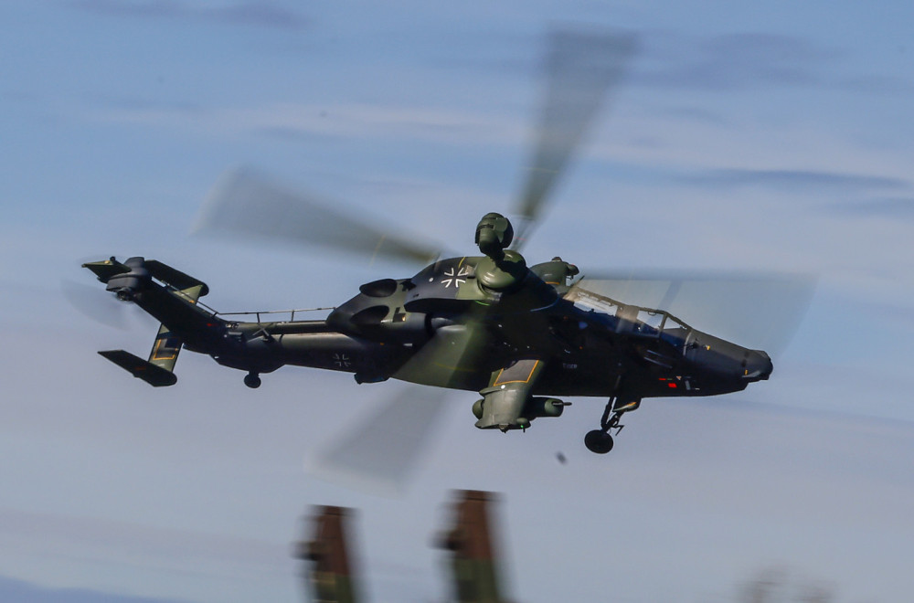 Opsadno stanje: Helikopter Bundesvera pao u reku, potraga je u toku FOTO