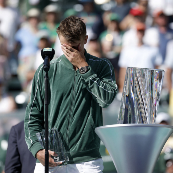 Rune pokušao da "upadne u DM": "Dečko, malo sam prestara za tebe, a imam i muža" VIDEO