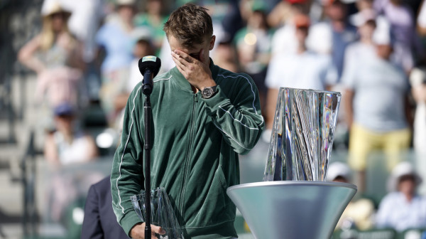 Rune pokušao da "upadne u DM": "Dečko, malo sam prestara za tebe, a imam i muža" VIDEO