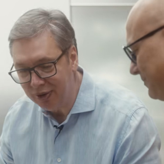 Vučić i Vučević pravili sendviče: "Istina je da smo mi pravi sendvičari" VIDEO