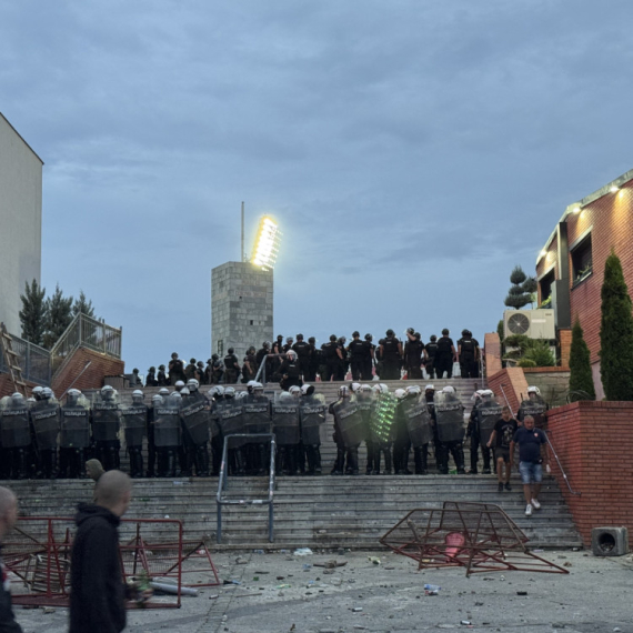 Tuča ispred "Marakane" – odjekivali topovski udari, ima povređenih! FOTO/VIDEO