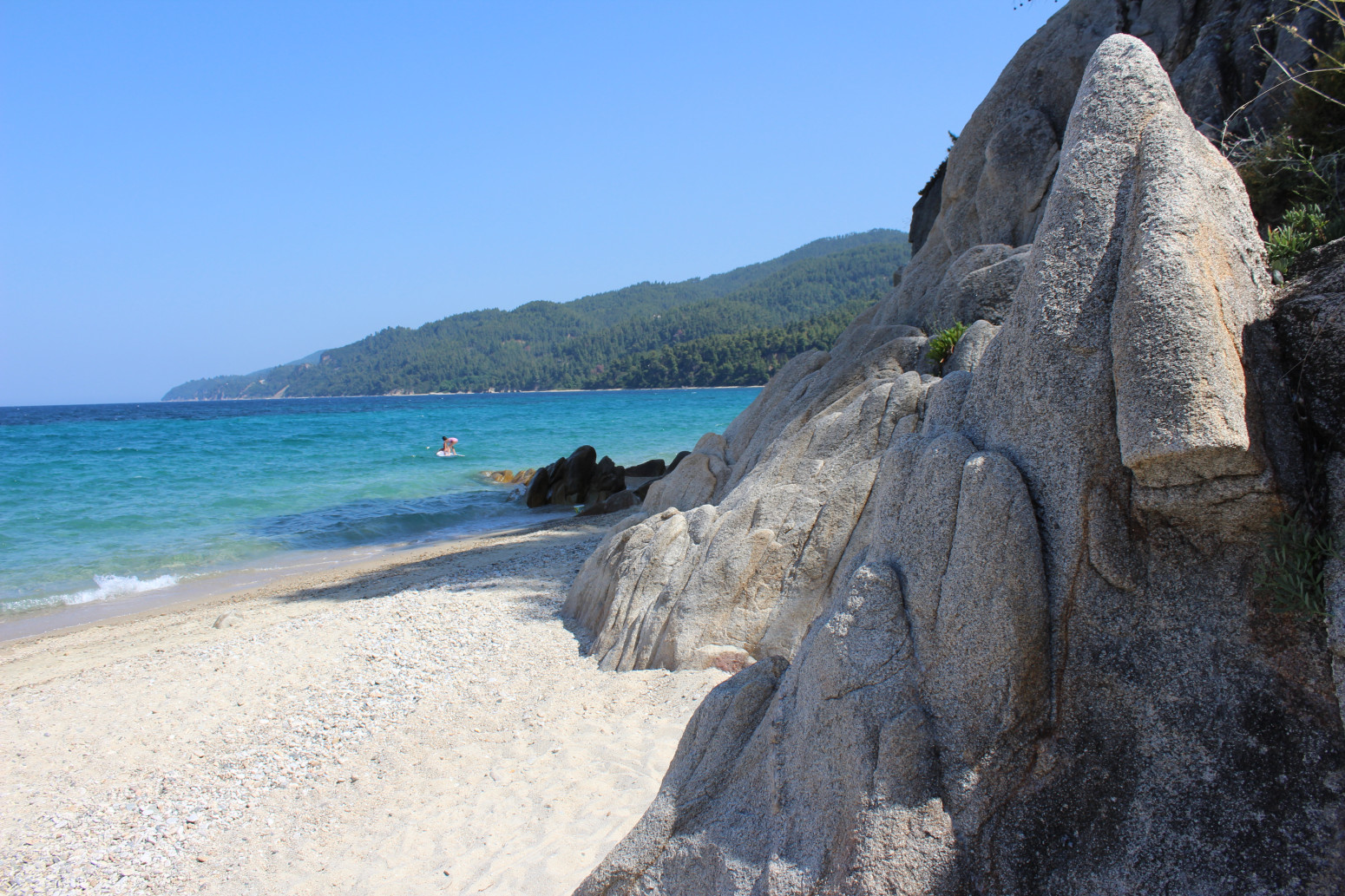 Ova divlja plaža važi za jednu od najlepših na Sitoniji: Nema ležaljki ni barova FOTO
