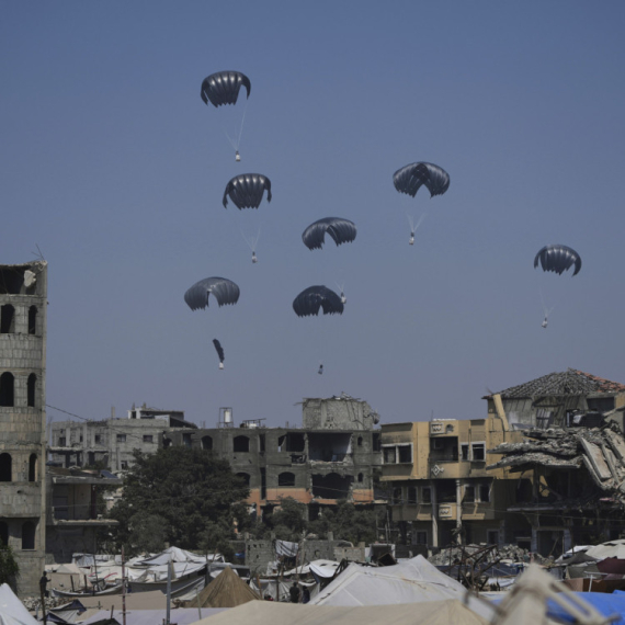 Sprema se desant: Četiri aviona nose po 10 tona pomoći VIDEO