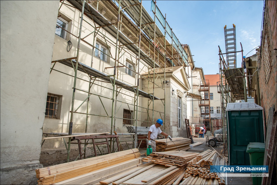 Počeli radovi na prvoj fazi obnove Narodnog pozorišta u Zrenjaninu FOTO