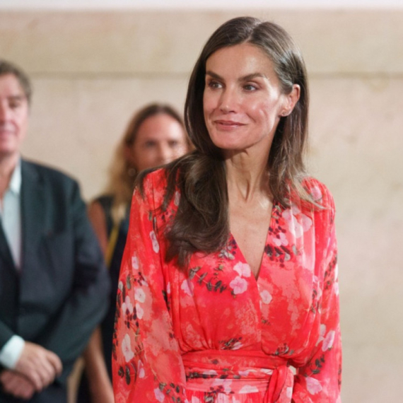 Leto je još bolje kad kraljica obuče najlepšu haljinu sezone FOTO