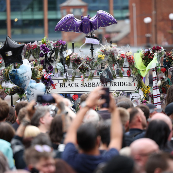 Šeron u suzama, hiljade ljudi na ispraćaju "princa tame", tu su i poznati FOTO/VIDEO