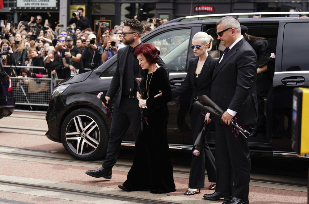 Detalj koji je Šeron Ozborn nosila na Ozijevom ispraćaju potresao fanove