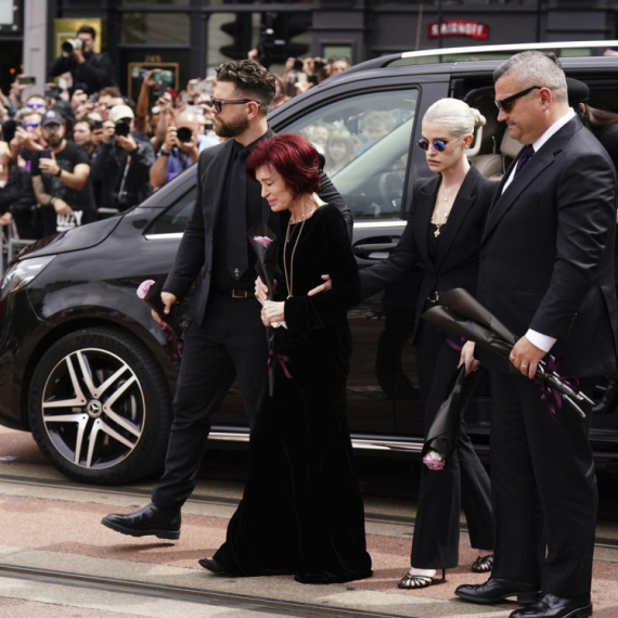 Detalj koji je Šeron Ozborn nosila na Ozijevom ispraćaju potresao fanove