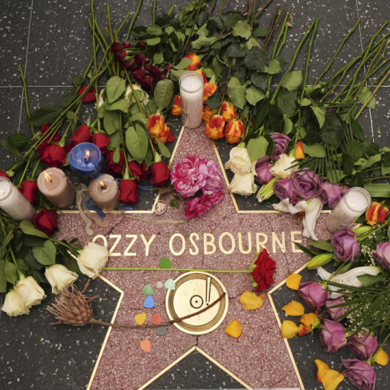 Sahranjen Ozi Ozborn: Počivaće u dvorištu svoje kuće