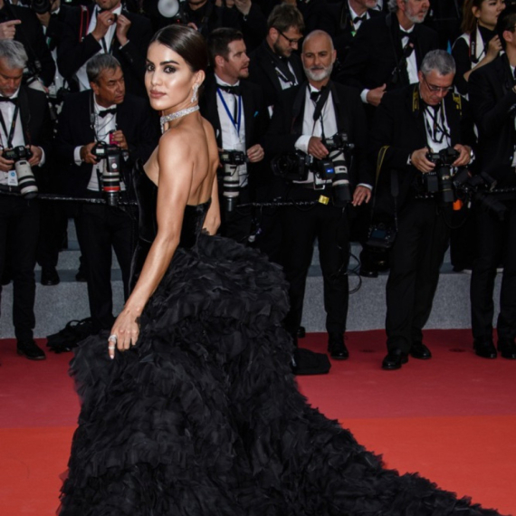 Trbušnjaci za desetku, šta radi ova žena? Fotke seksi Portugalke želimo da gledamo do kraja života FOTO