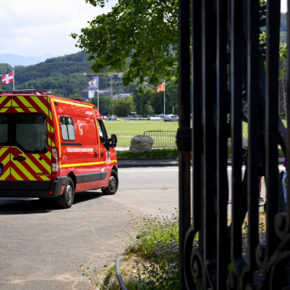 Prevrnuo se turistički voz: Ima povređenih, među njima i dete FOTO/VIDEO