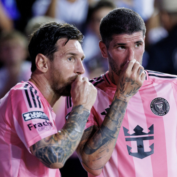 Mesi rešio meč u 90+6', urlao na protivnika, pa mu poklonio dres VIDEO