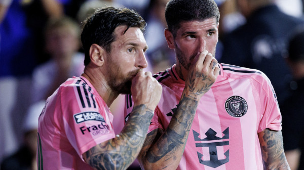 Mesi rešio meč u 90+6', urlao na protivnika, pa mu poklonio dres VIDEO