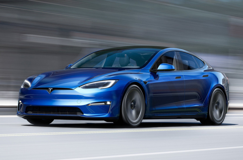 Tesla poklekao: Uvodi Apple Carplay u automobile