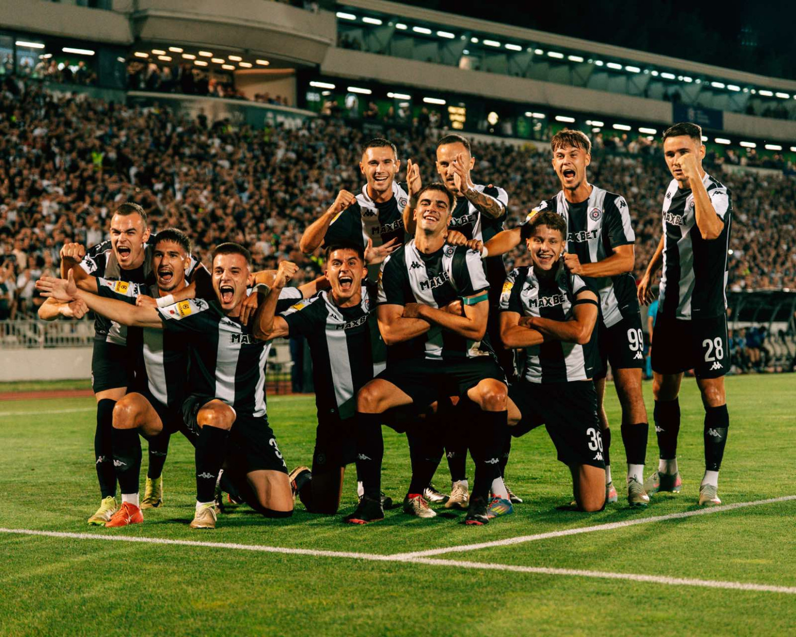 Igrala se crno-bela deca