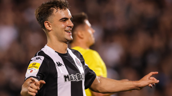 Partizanov junak: "Častim sve!"