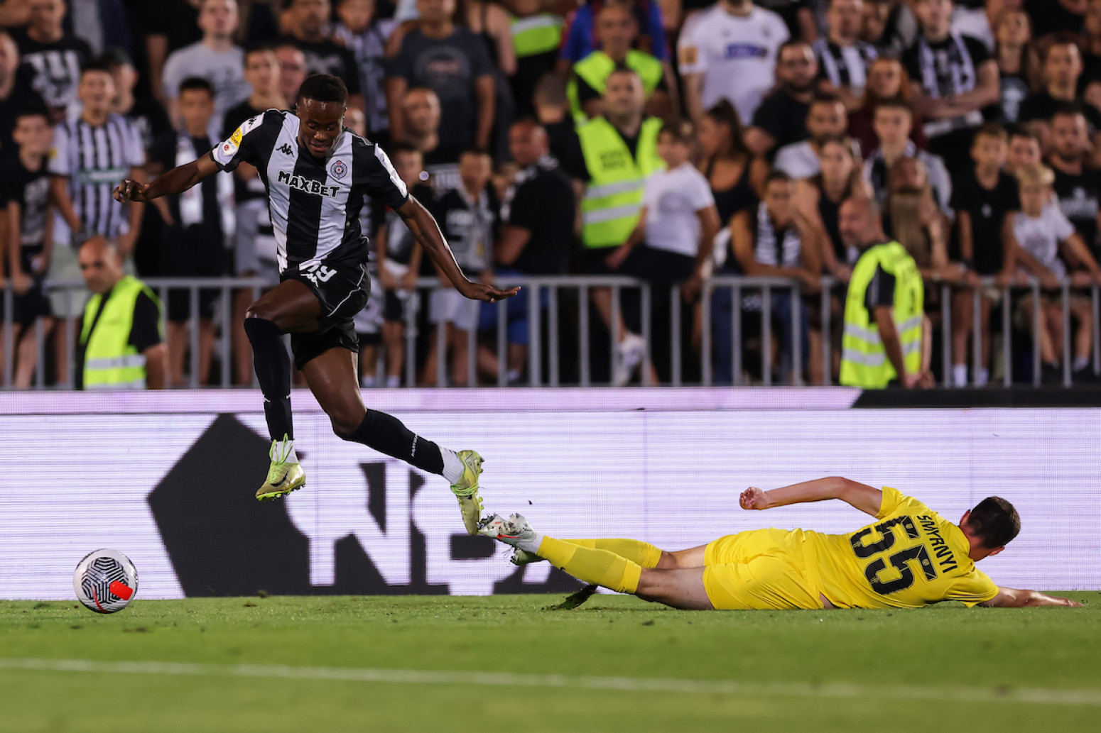 Igrala se crno-bela deca