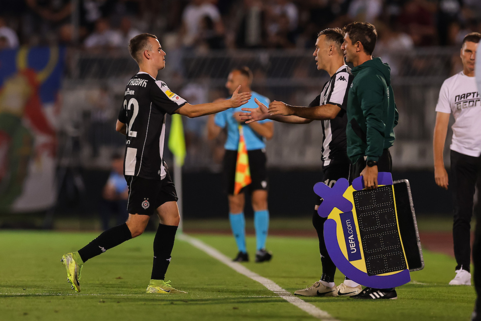 Igrala se crno-bela deca