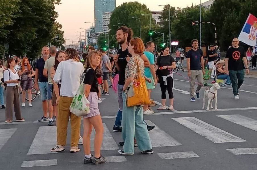 Greta Tunberg posetila lažnu državu Kosovo, pa došla u Beograd da sa blokaderima ruši Srbiju FOTO/VIDEO