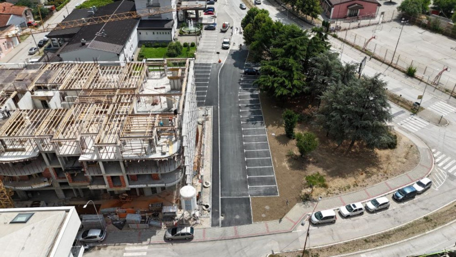 Čačak dobija još jednu zonu usporenog saobraćaja: Obezbeđeno 21 parking mesto FOTO